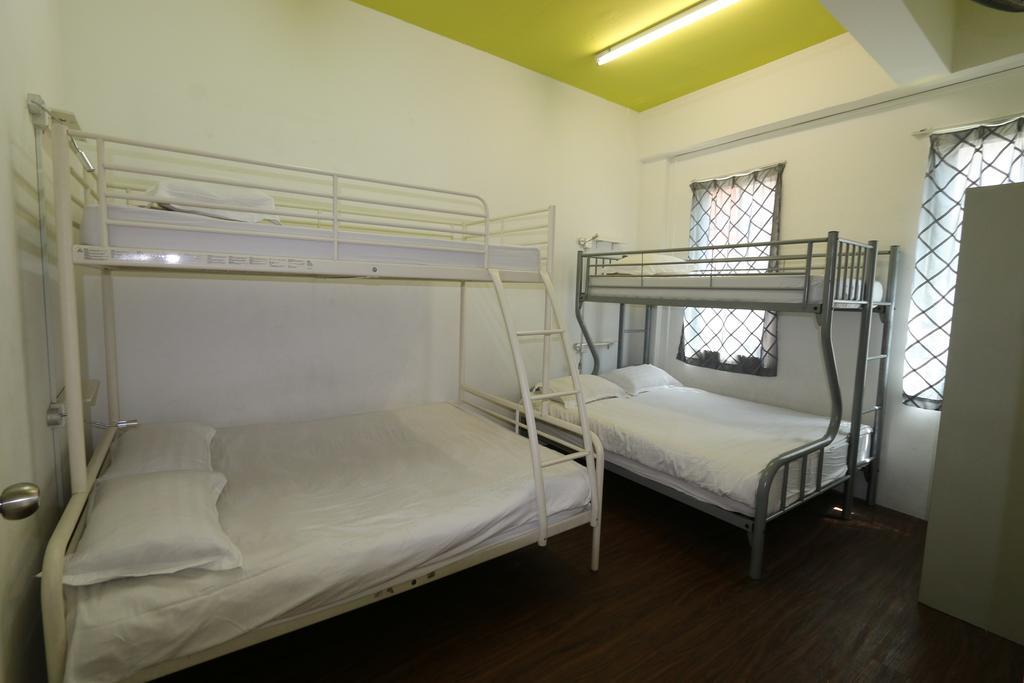 6-Pax Family Room with Shared Bathroom